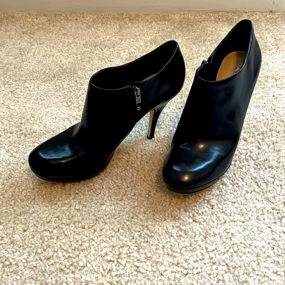 Via Spiga platform ankle booties - black leather- round toed